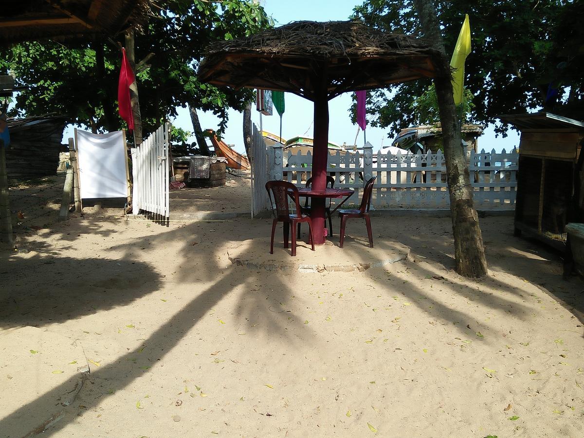 Parei Beach Inn Тангалла Экстерьер фото