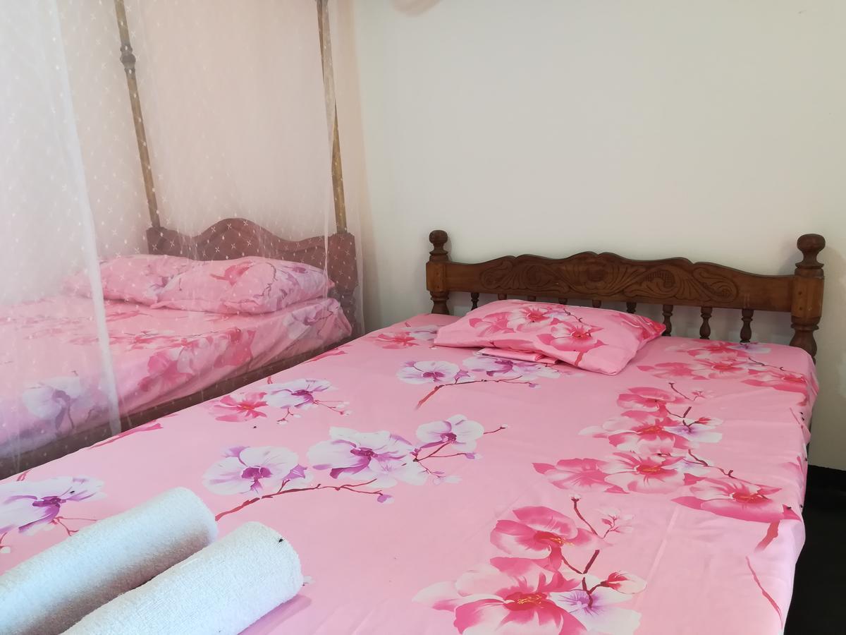 Parei Beach Inn Тангалла Экстерьер фото